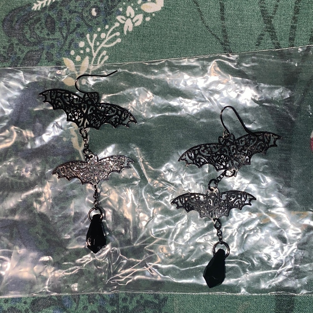 Batt earrings đŚ - Picture 2 of 4